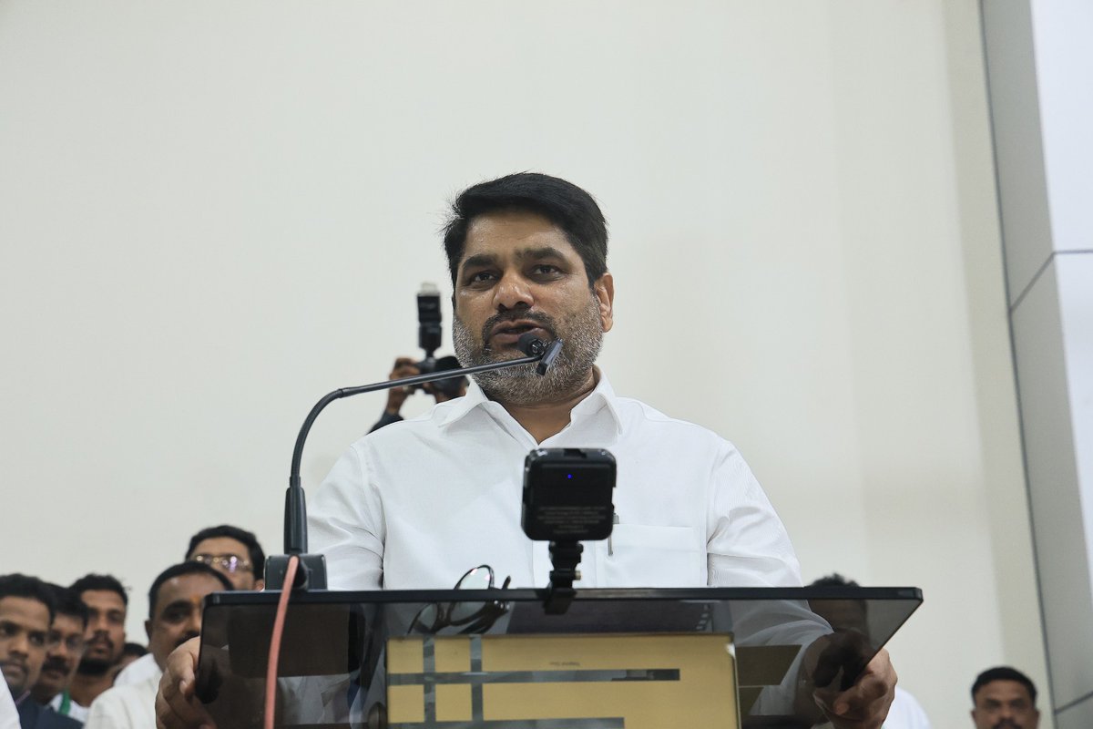 satejp's tweet image. प्रत्येक ‘वॉर्डचा जाहीरनामा’ तयार करून निवडणुकीला सामोरे जाणार
कोल्हापूर महानगरपालिका निवडणुकीच्या पार्श्वभुमीवर शहरातील 81 वॉर्डमधील सर्व माजी नगरसेवक, पदाधिकारी आणि काँग्रेस कार्यकर्ते यांचा 'निर्धार मेळावा' आदरणीय खासदार शाहू छत्रपती महाराज यांच्या अध्यक्षतेखाली आमदार जयंत…
