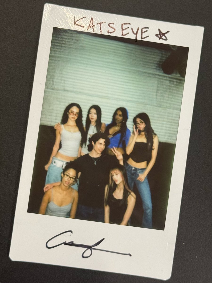 onlineluvrrs's tweet image. he&apos;s literally one of the girls