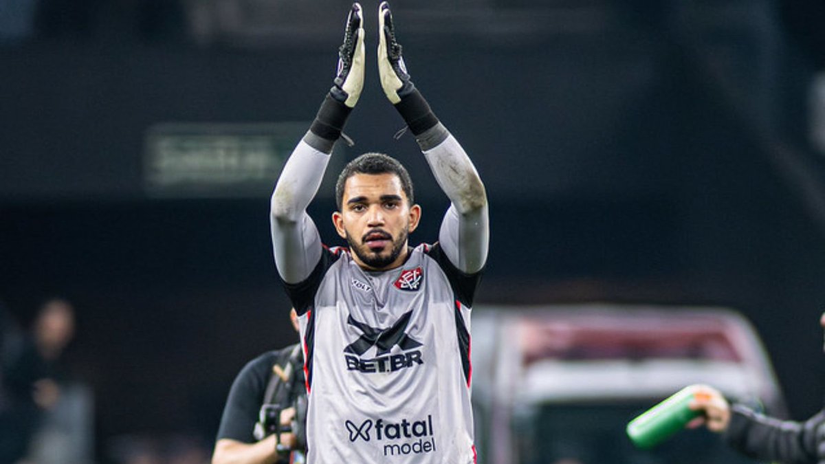 datavitoria's tweet image. Jogadores do Vitória pendurados para a partida de hoje:

• Lucas Arcanjo
• Raúl Caceres
• Ronald
• Pepê
• Zé Marcos
• Carlinhos