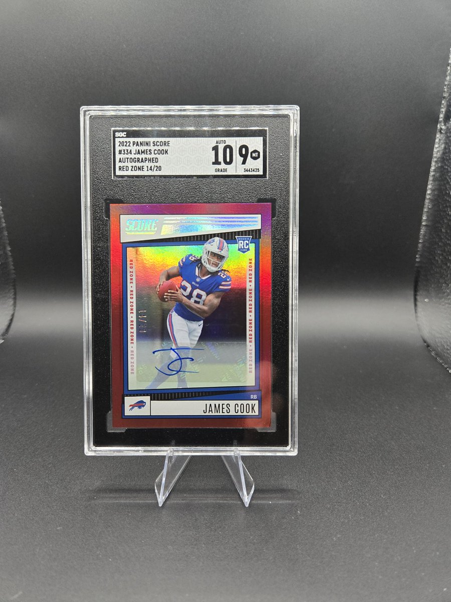 ChrisMacCards's tweet image. James Cook rookie auto /20
$50 Shipped