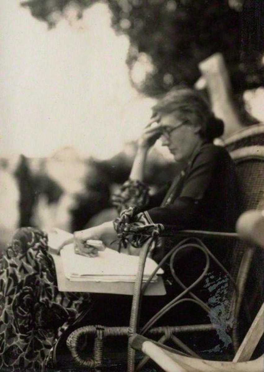 TsimasN's tweet image. Read a thousand books, and your words will flow like a river.
Virginia Woolf