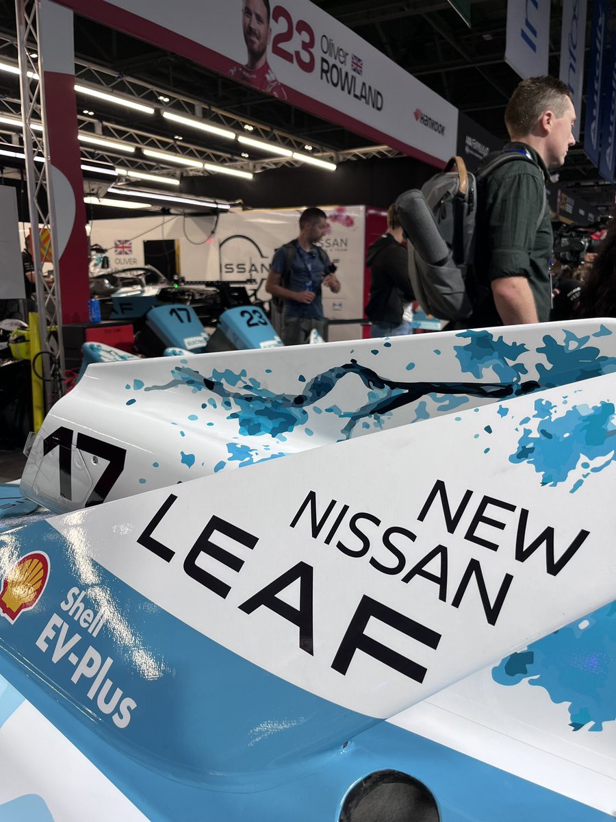 El equipo #NissanFormulaE está listo para las rondas 15 y 16 del Campeonato Mundial <a href="/FIAFormulaE/">Formula E</a>, que arrancan en 30’, en el Circuito Excel de Londres. Y para luchar por los títulos de fabricantes y equipos #Nissan ha realizado un nuevo diseño de sus bólidos en azul #NissanLEAF