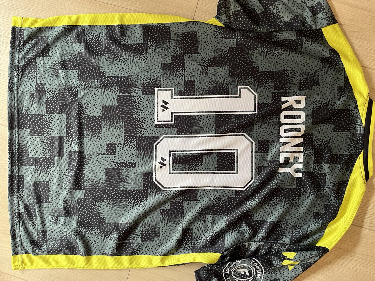 westonparkfc's tweet photo. We got a special delivery today 👕 📦 

The away jersey of Weston Park, made by @Monarch_SW 

With a tribute to our first owner and manager @Rooney010 who have recently sold the club to @Willyrover10.

It’s a nice memory for me of @Footium forever 💫 https://t.co/hj04fUbps6
