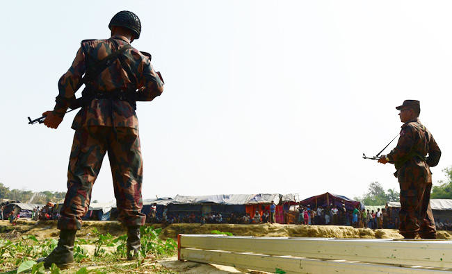 Heavy gunfire erupts in Maizzartek, Myanmar, near Chakdhala border by Naikhongchhari Sadar, Bandarban. Bullets hit Bangladeshi areas! Arakan Army &amp; RSO clash with Myanmar forces. BGB bolsters security. 🛡️ #MyanmarConflict #BangladeshBorder