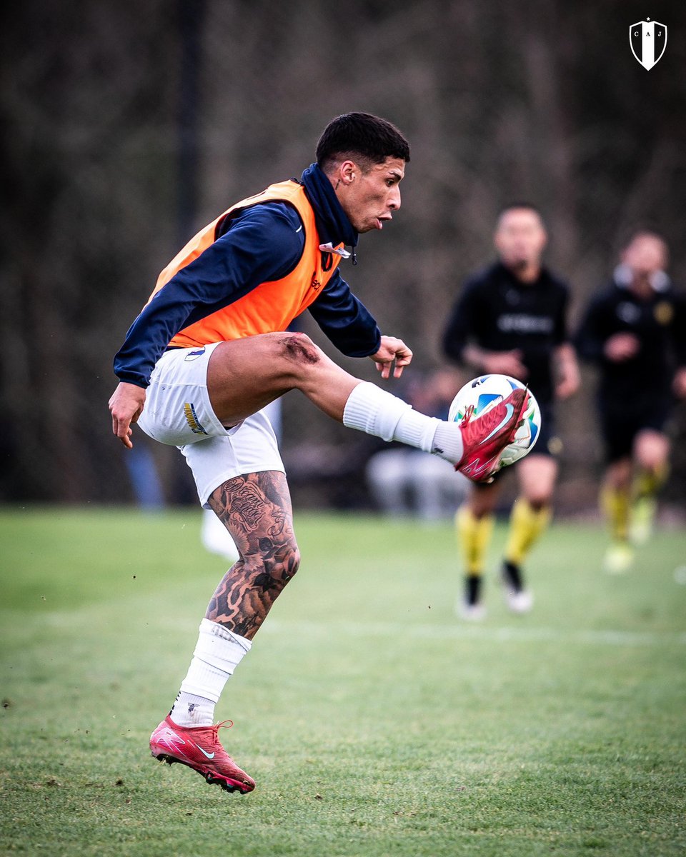 Lucas Gómez (@gomezlucas23) on Twitter photo Agustín Rodríguez tiene un promedio de gol infernal para el fútbol local. Me cuesta entender cómo nadie avanzó por él, incluso Peñarol, considerando la salida de Avenatti y la posible partida de Machado. Es un delantero con las características ideales para cualquier equipo. Agustín Rodríguez tiene un promedio de gol infernal para el fútbol local. Me cuesta entender cómo nadie avanzó por él, incluso Peñarol, considerando la salida de Avenatti y la posible partida de Machado. Es un delantero con las características ideales para cualquier equipo.
