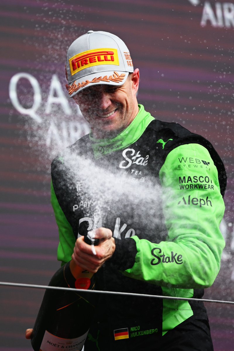 SoyMotor's tweet image. 🤔Hülkenberg salía 19º y llegó al podio en Silverstone con lluvia... ¿podrá emularlo mañana Alonso?
😂"En mis 20 años de carrera no me ha pasado nunca"
😂"Igual visitó Lourdes antes de Silverstone"
#F1 #BelgiumGP