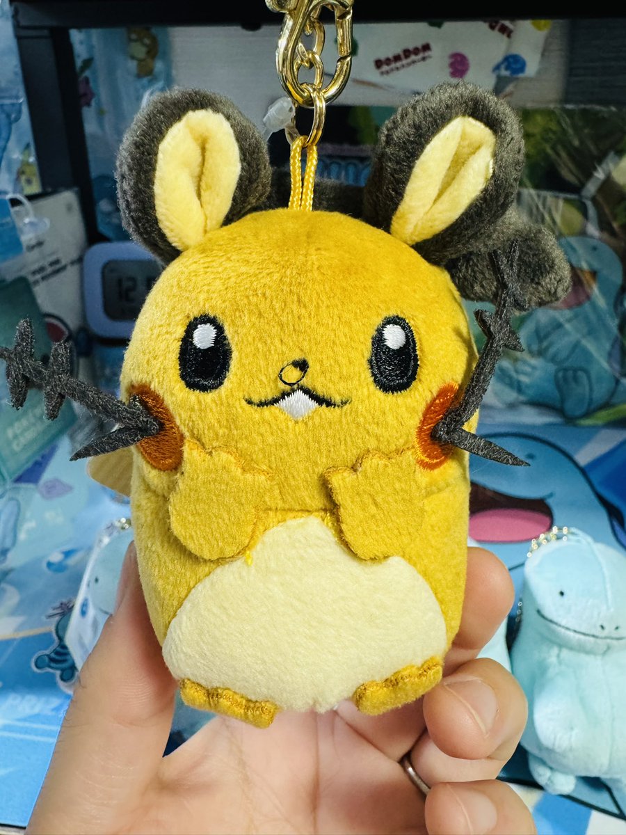 dedenne195's tweet image. ラス1だったデデンネちゃんを急いでお迎えして、帰ってきてよく見たらお鼻の糸が出てて、牛の鼻輪みたいになってた😂