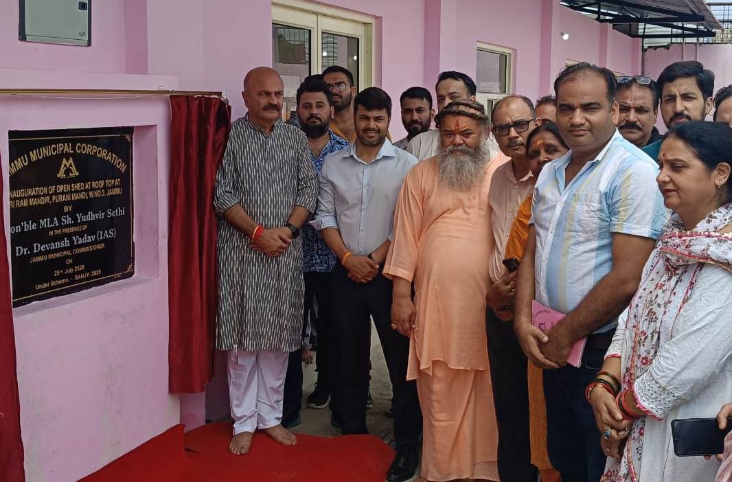 thetimepress_'s tweet image. MLA Yudhvir Sethi &amp;amp; JMC Commissioner Dr. Devansh Yadav inaugurate ₹44.51L open shed at Sri Ram Mandir, Purani Mandi, Jammu, for Amarnath pilgrims. Enhances shelter &amp;amp; amenities under SANJY Project.
#JammuDevelopment #AmarnathYatra #PilgrimFacilities