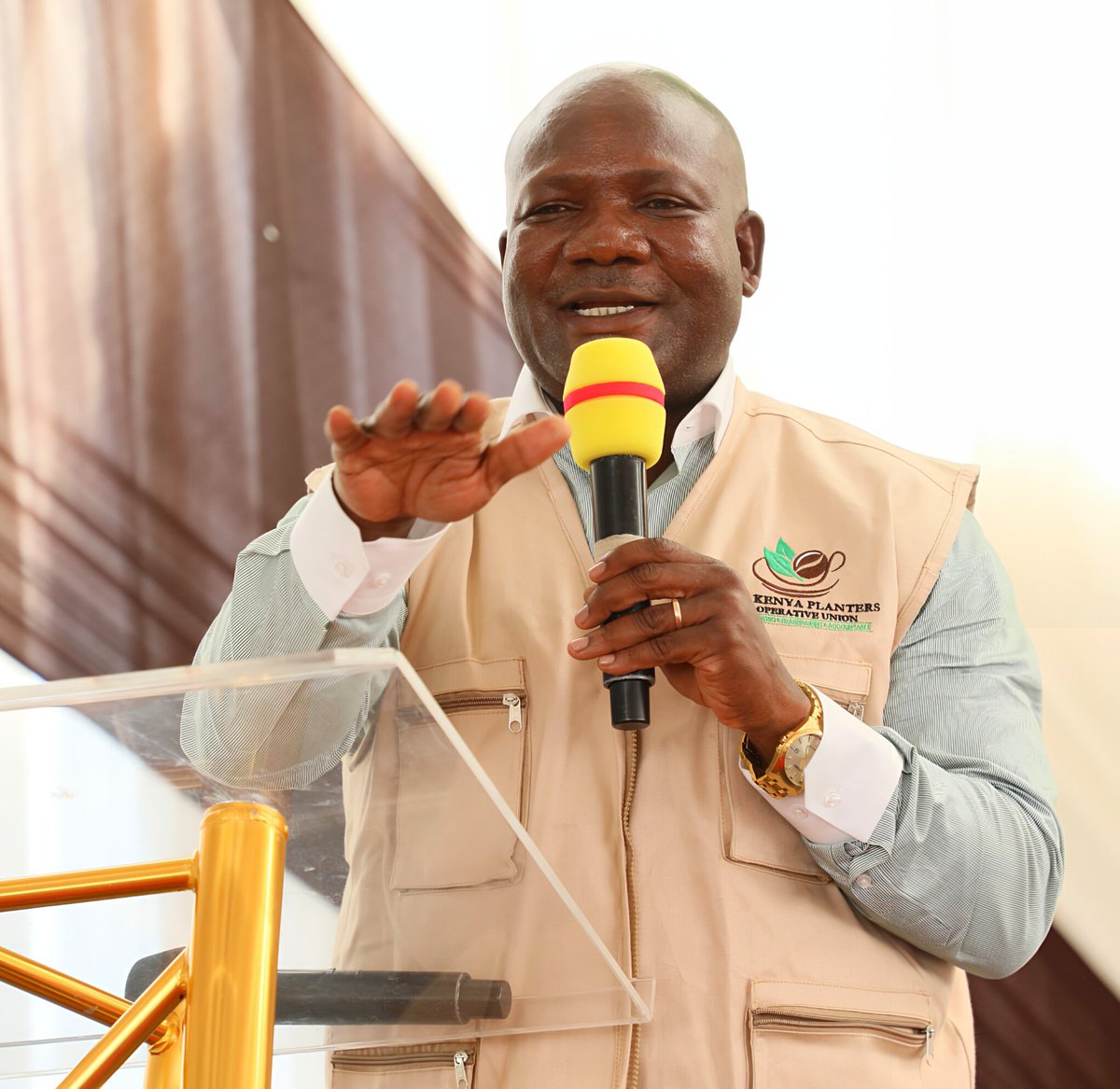BarasaFernandes's tweet image. Later, I attended the Coffee Growing Forum in Butere, this time engaging farmers from Matungu, Khwisero, Mumias East, Mumias West and the host Butere.
Alongside Cooperatives CS @DrOparanya, we discussed strengthening the coffee sector in Kakamega County through…