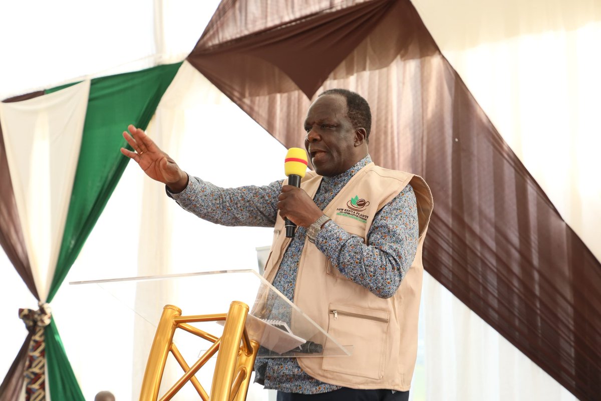 BarasaFernandes's tweet image. Later, I attended the Coffee Growing Forum in Butere, this time engaging farmers from Matungu, Khwisero, Mumias East, Mumias West and the host Butere.
Alongside Cooperatives CS @DrOparanya, we discussed strengthening the coffee sector in Kakamega County through…