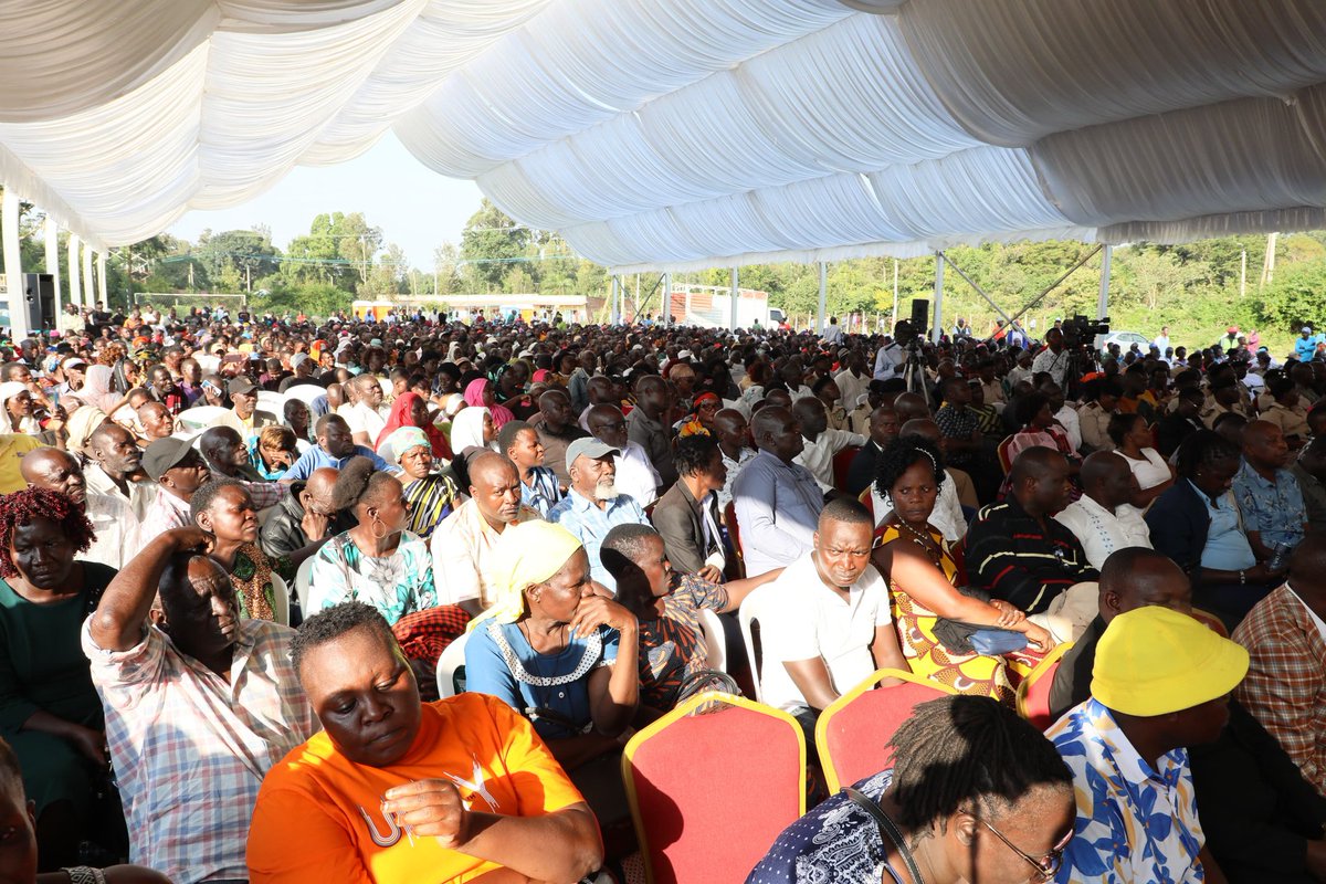 BarasaFernandes's tweet image. Later, I attended the Coffee Growing Forum in Butere, this time engaging farmers from Matungu, Khwisero, Mumias East, Mumias West and the host Butere.
Alongside Cooperatives CS @DrOparanya, we discussed strengthening the coffee sector in Kakamega County through…