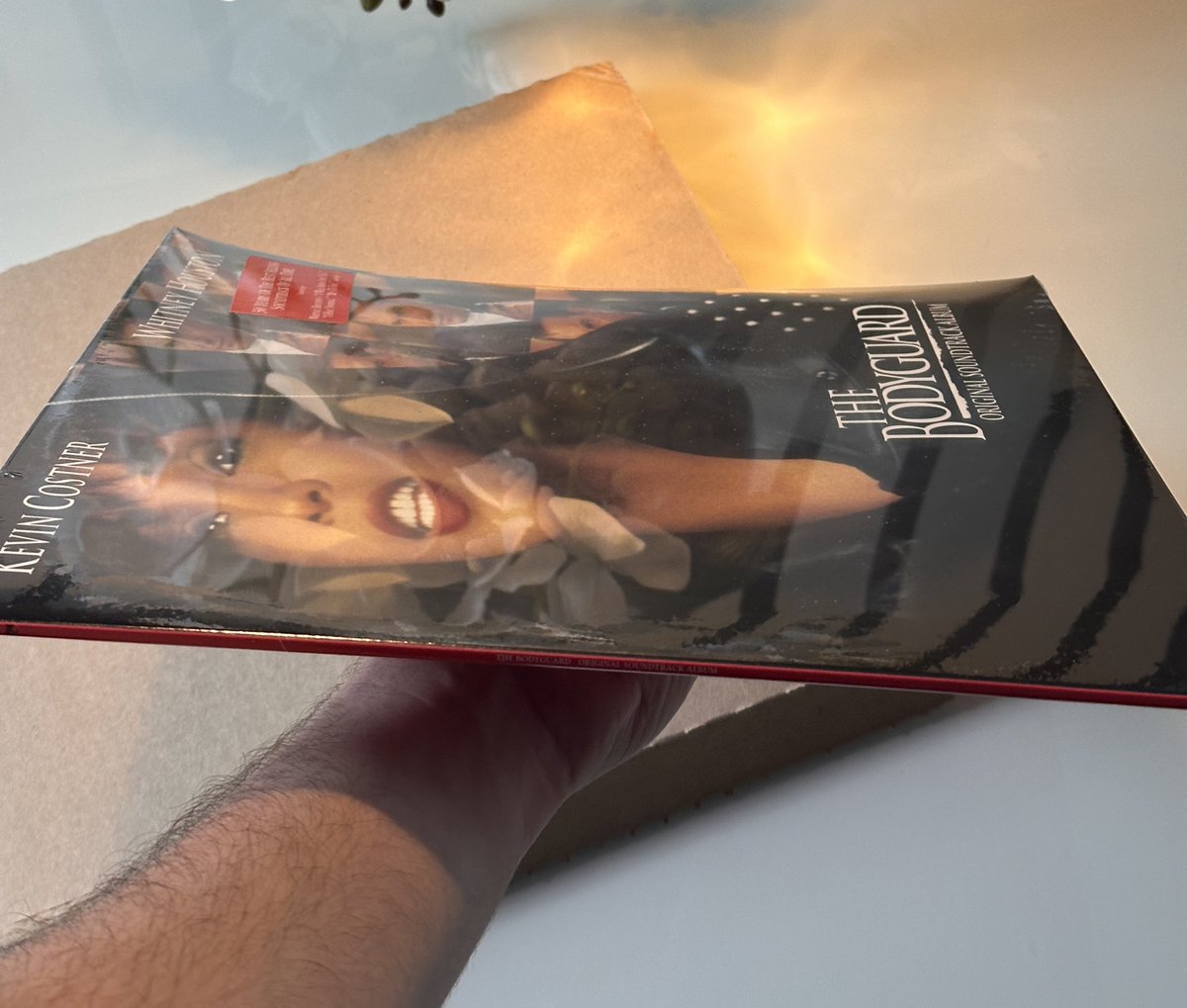 tio_victor_'s tweet image. sempre uma aventura comprar vinil na amazon .@feirinhavinil 🤡😂
será que está pouco empenado ?