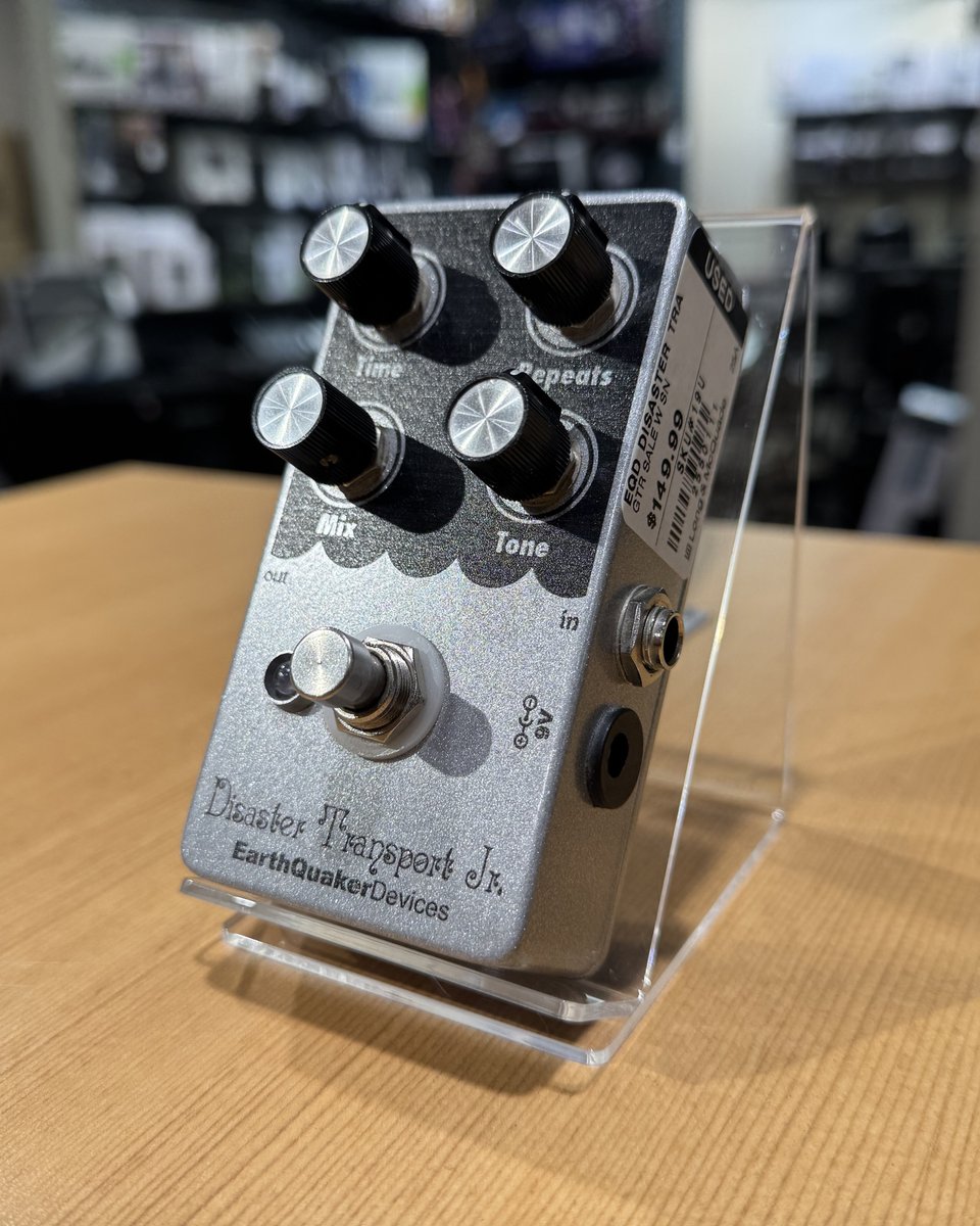 Let's start the day with a Gear Hunter deal! ☀️

Check out this used EarthQuaker Disaster Transport Jr. Analogue Delay pedal. 😍

Regular price $299 - Grab this pedal for $149.99 with a free one-year warranty! 😱

Tap the link for product info. 👉 bit.ly/3J2Ajhl