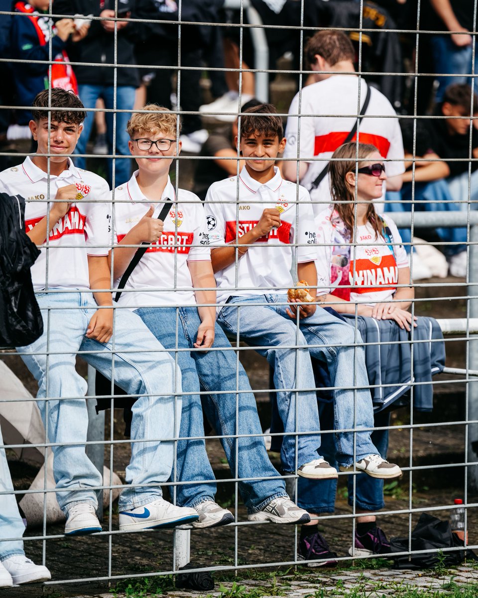 VfB's tweet image. Vielen Dank für euren tollen Support hier in Reutlingen! 🤍❤️
#VfB | #Testspiel | #VfBCelta 2:0 (102.)