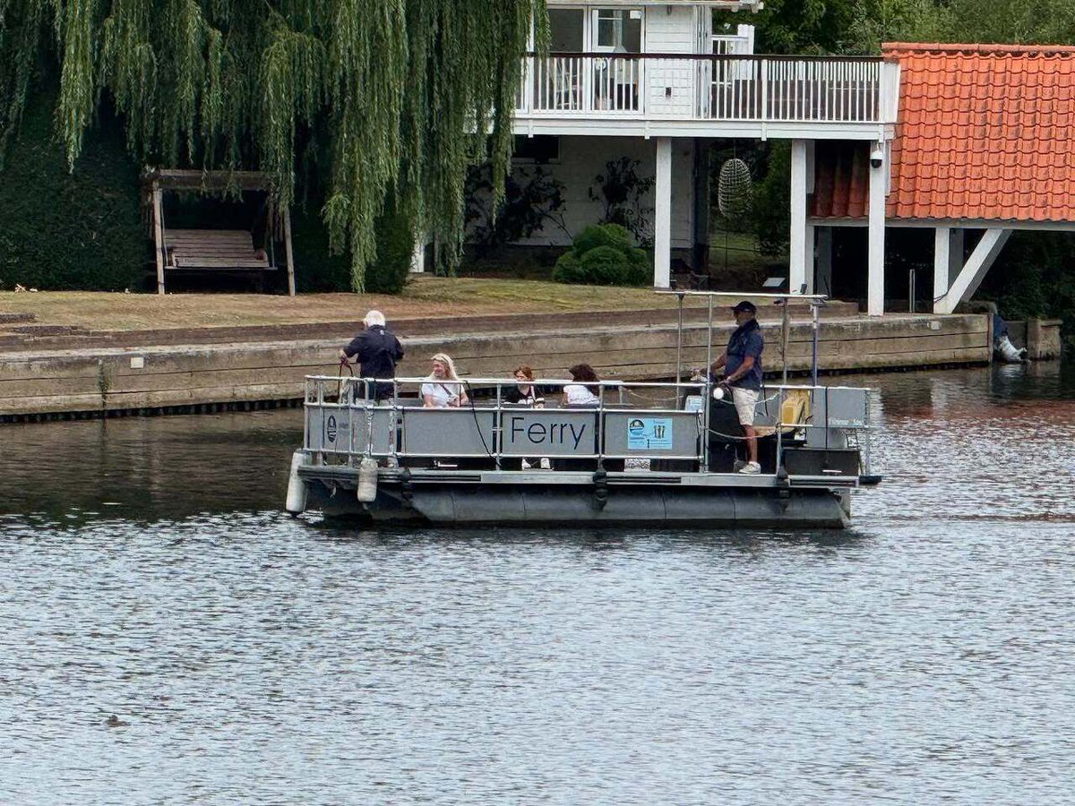Timothy_Hughes's tweet photo. Ferry - Cycling #cycling #cyclinglife #cyclingphotos #cyclingpics #cyclingstyle #bike #bikelife #london #london🇬🇧 #londonist #londonlife #londoners #londoner #selfie #selfietime #sunbury #sunburylock #waltononthames #riverthames #riverthameslondon #thame… https://t.co/AGOh9xYm5k https://t.co/8FA6Jcitmz