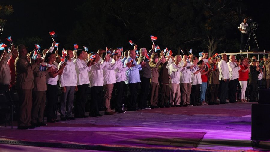 BrunoRguezP's tweet image. Junto a pueblo avileño y con presencia GE Raúl Castro y Presidente @DiazCanelB, asistimos a Acto Central por 72 aniversario de los asaltos a cuarteles Moncada y Carlos Manuel de Céspedes.

Fue demostración de respaldo popular a la Revolución y el Socialismo.

#LaLuchaNoHaCesado