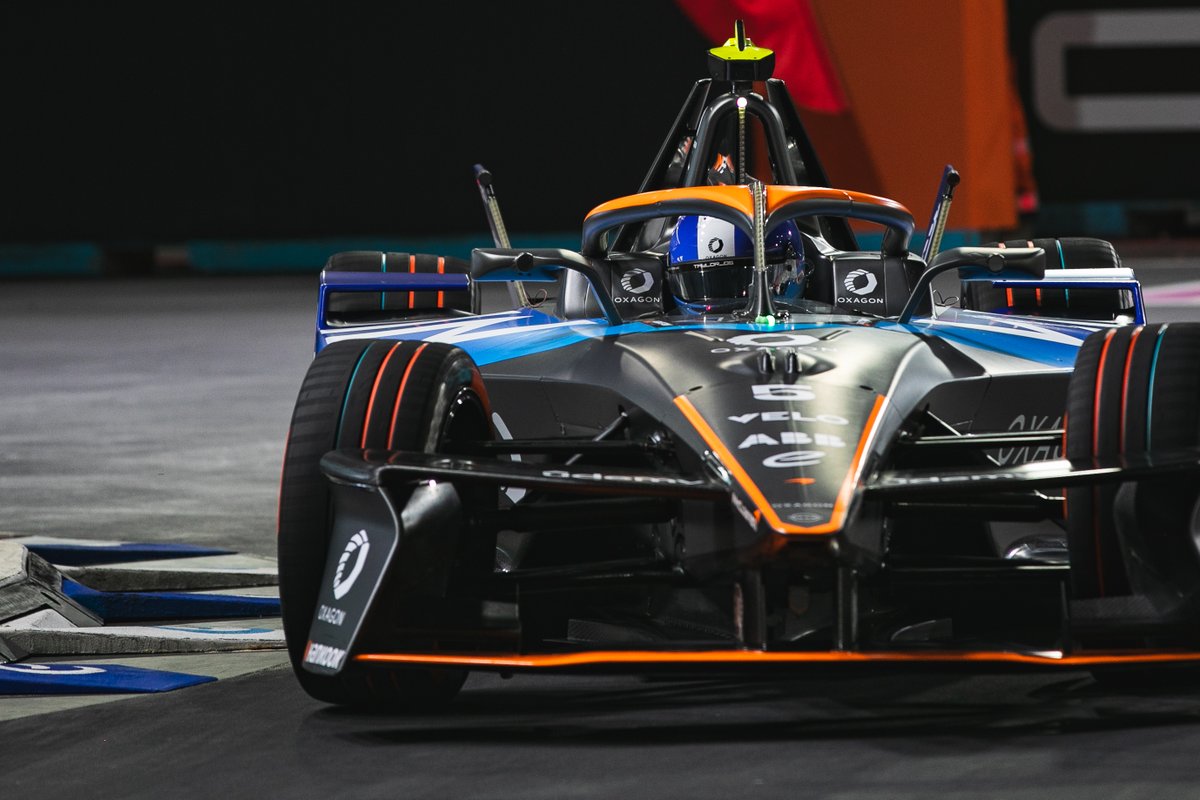 eFORMULAnews's tweet image. 🔴 #FormulaE | LIVE TICKER | 🇬🇧 #LondonEPrix | Race
🔗 bit.ly/3ZmSe7e
#ABBFormulaE @FIAFormulaE