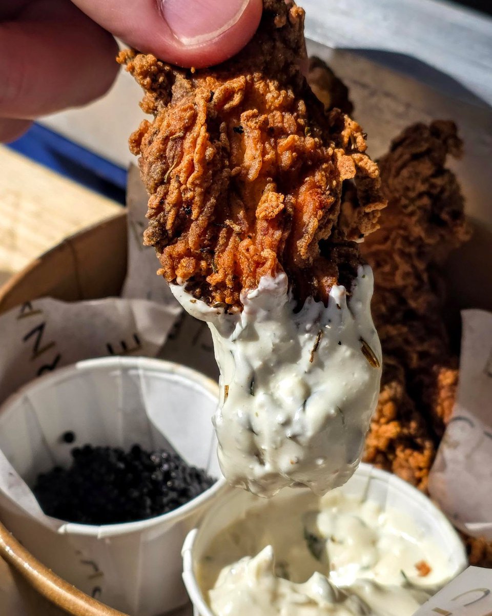 Barnaclelpool's tweet image. Docked and delicious ⚓
Barnacle Street Food is at @theAlbertDock!
🌍 Global vibes
🦐 Local ingredients
💯 Liverpool heart
🦪 Oysters
🍗 Chicken & caviar
🍔 Venison + pork smash burgers
#liverpoolfood #foodie #thealbertdock #liverpooltourism
