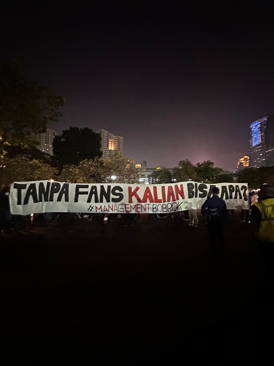 teampojokkanan's tweet photo. Masih tetap sama @officialJKT48 
#manajemenbobrok
#hajinobunka https://t.co/6KxEaisN9c