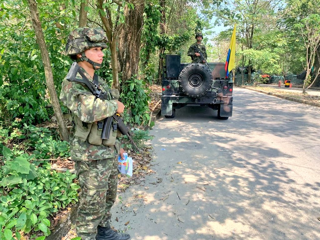 Ejercito_Div8's tweet image. Estos son los rostros de quienes juraron defender la Orinoquía colombiana, hombres y mujeres con vocación de servicio y amor por su país, en sus ojos se proyecta la tenacidad y arrojo, con la que defienden cada centímetro de esta hermosa región.
#PatriaHonorLealtad…