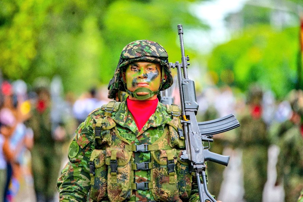 Ejercito_Div8's tweet image. Estos son los rostros de quienes juraron defender la Orinoquía colombiana, hombres y mujeres con vocación de servicio y amor por su país, en sus ojos se proyecta la tenacidad y arrojo, con la que defienden cada centímetro de esta hermosa región.
#PatriaHonorLealtad…