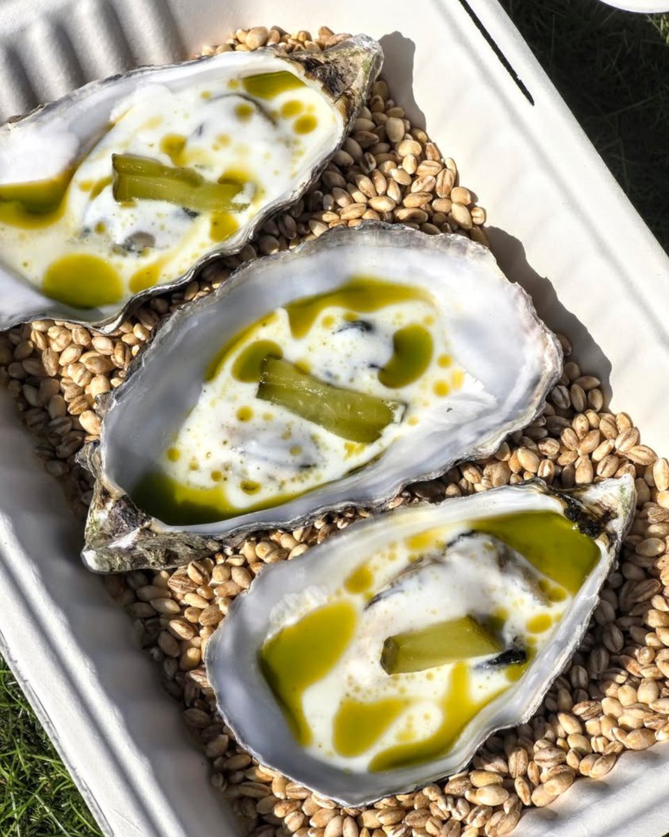 Barnaclelpool's tweet image. Docked and delicious ⚓
Barnacle Street Food is at @theAlbertDock!
🌍 Global vibes
🦐 Local ingredients
💯 Liverpool heart
🦪 Oysters
🍗 Chicken & caviar
🍔 Venison + pork smash burgers
#liverpoolfood #foodie #thealbertdock #liverpooltourism