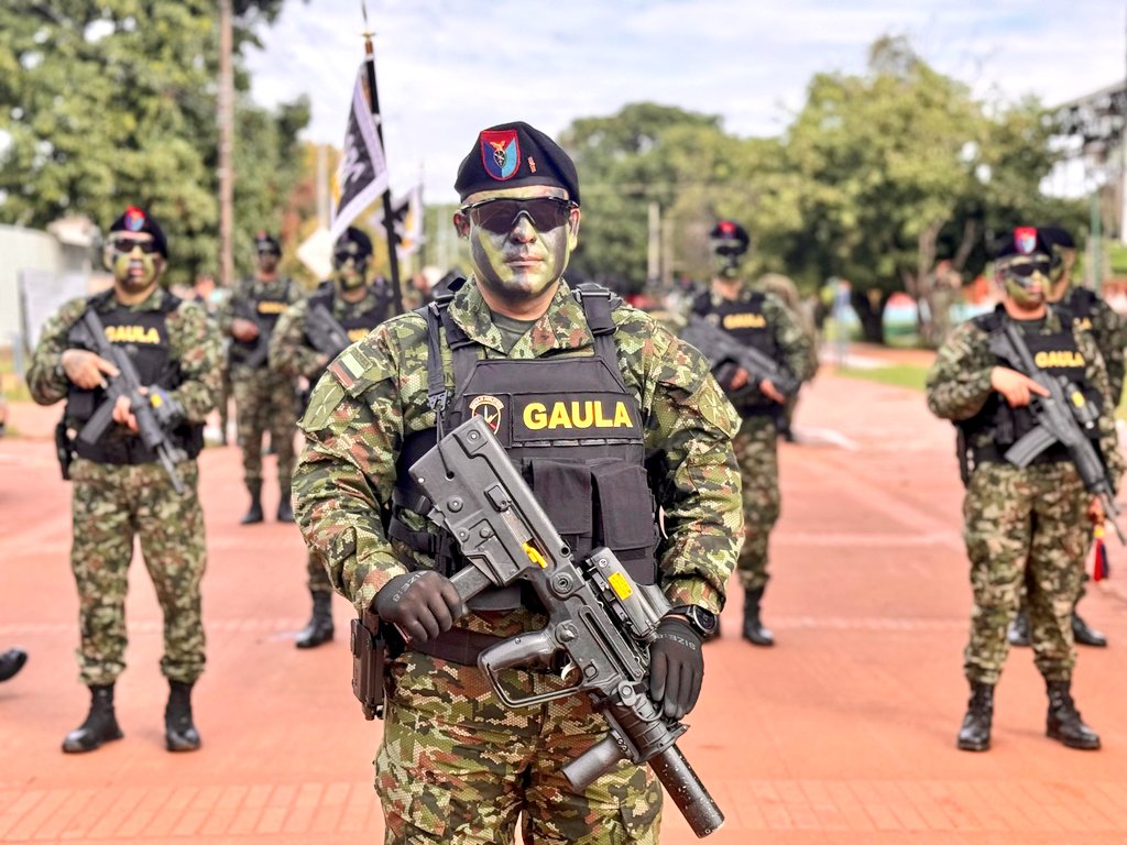 Ejercito_Div8's tweet image. Estos son los rostros de quienes juraron defender la Orinoquía colombiana, hombres y mujeres con vocación de servicio y amor por su país, en sus ojos se proyecta la tenacidad y arrojo, con la que defienden cada centímetro de esta hermosa región.
#PatriaHonorLealtad…