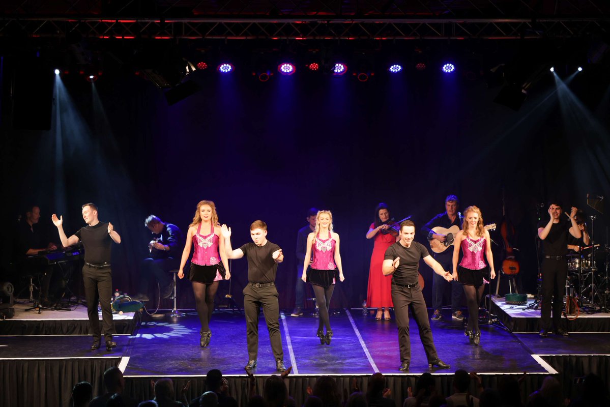 DescubreIrlanda's tweet image. 🎶 Disfruta del espectáculo más vibrante de Irlanda con Trad on the Prom, todo un referente cultural en la costa oeste, en pleno corazón de la Wild Atlantic Way.
🎟️ Descuento exclusivo del 20 %
Reserva en 👉 go.irlnd.co/g7dyqvuz
Usa el código: IRELAND