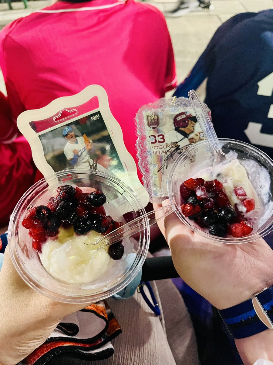 mi4_bb's tweet image. 改めて〜
モバイルパーク観戦楽しかったです❣️
スイッチくんに会えたんだけどキャラキャプさん(?)に「敵だね〜」って言われてウケた😂
相互さんと連番できたのも楽しかったです🫶(令和とは…🙂)
生涯で一番応援している人にサインもらえて夢のような日になりました🥹