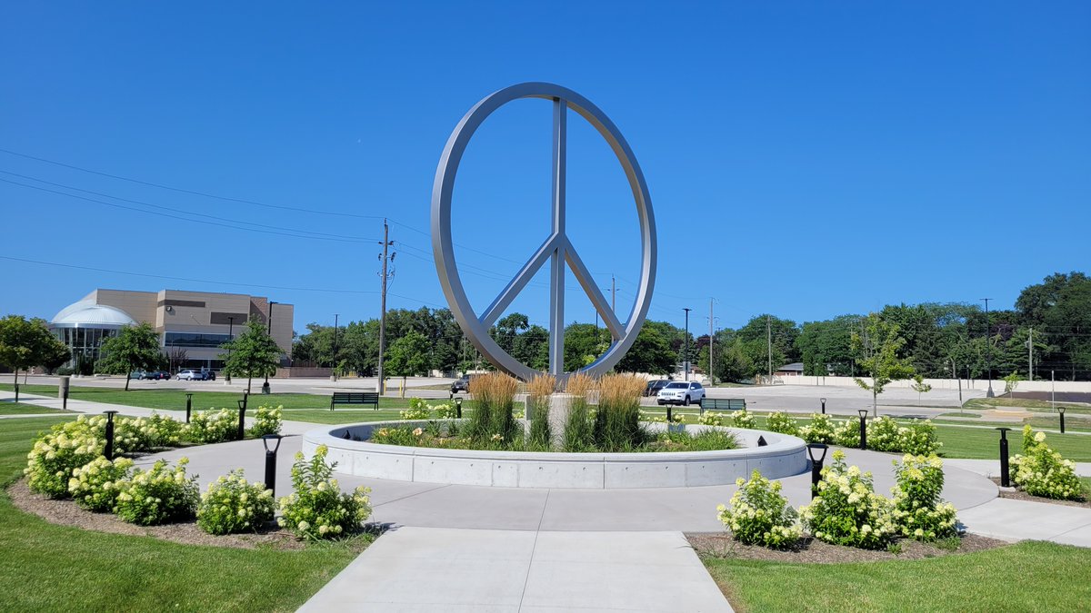 StClairCollege's tweet image. Take a look at the stunning architecture and serene spaces of St. Clair College’s Main Windsor Campus! 🏫
✨ Stay tuned—we’ll be showcasing our Downtown and Chatham Campuses next!

#StClairCollege #WindsorCampus #CampusArchitecture #OntarioColleges #ExploreWindsor #CampusVibes