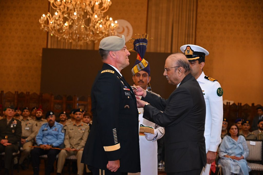 theageof804's tweet image. General Kurilla awarded Nishan e Imtiaz (Military) by DG ISPR for his exemplary role in the Palestine Genocide.
The same patwaris who barked over "pork and fork" and labeled Imran Khan’s sons Zionist sympathizers are now completely silent.
Pure hypocrisy.