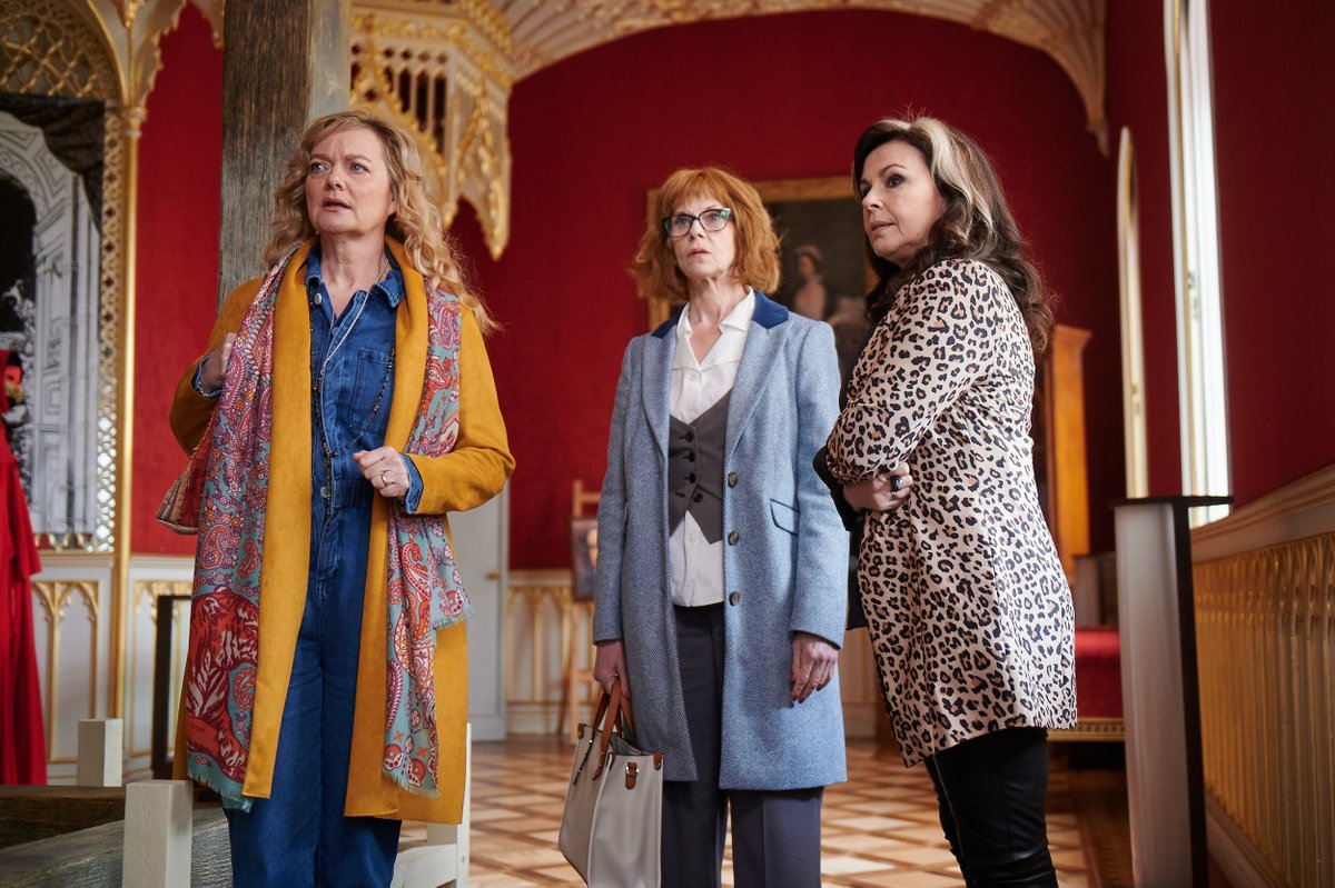 Don't mind us... we're just daydreaming about Saturday night dramas! 💭

Father Brown at 8PM 
Doc Martin at 8:45PM
Queens of Mystery at 9:31PM