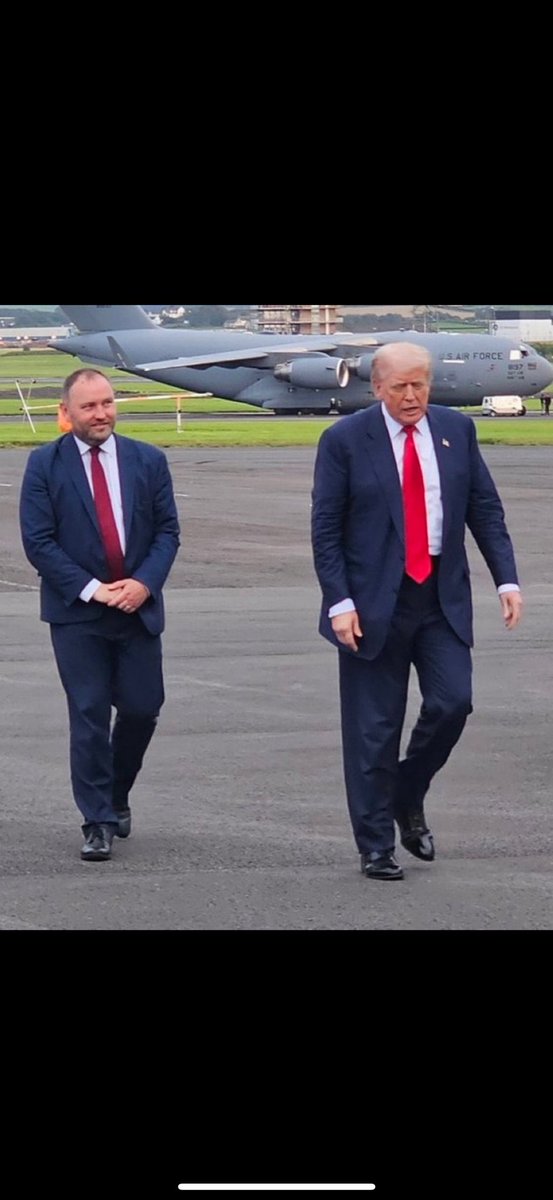 YNWA2008's tweet image. This is the man who called Trump a Racist and a Rapist now look at him licking his shoes…who’s yer daddy Murray.
You watching Scotland?