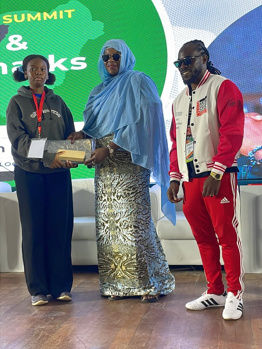 OlumideAdefehi2's tweet image. Empowering Youth Through Digital Access!
At the #NDD2025 Youth Summit, six young Nigerians received laptops— a smart investment in Nigeria’s digital future, made possible through the leadership of Hon. @abikedabiri, and @canvasinstitute.
When youth are equipped, nations move.