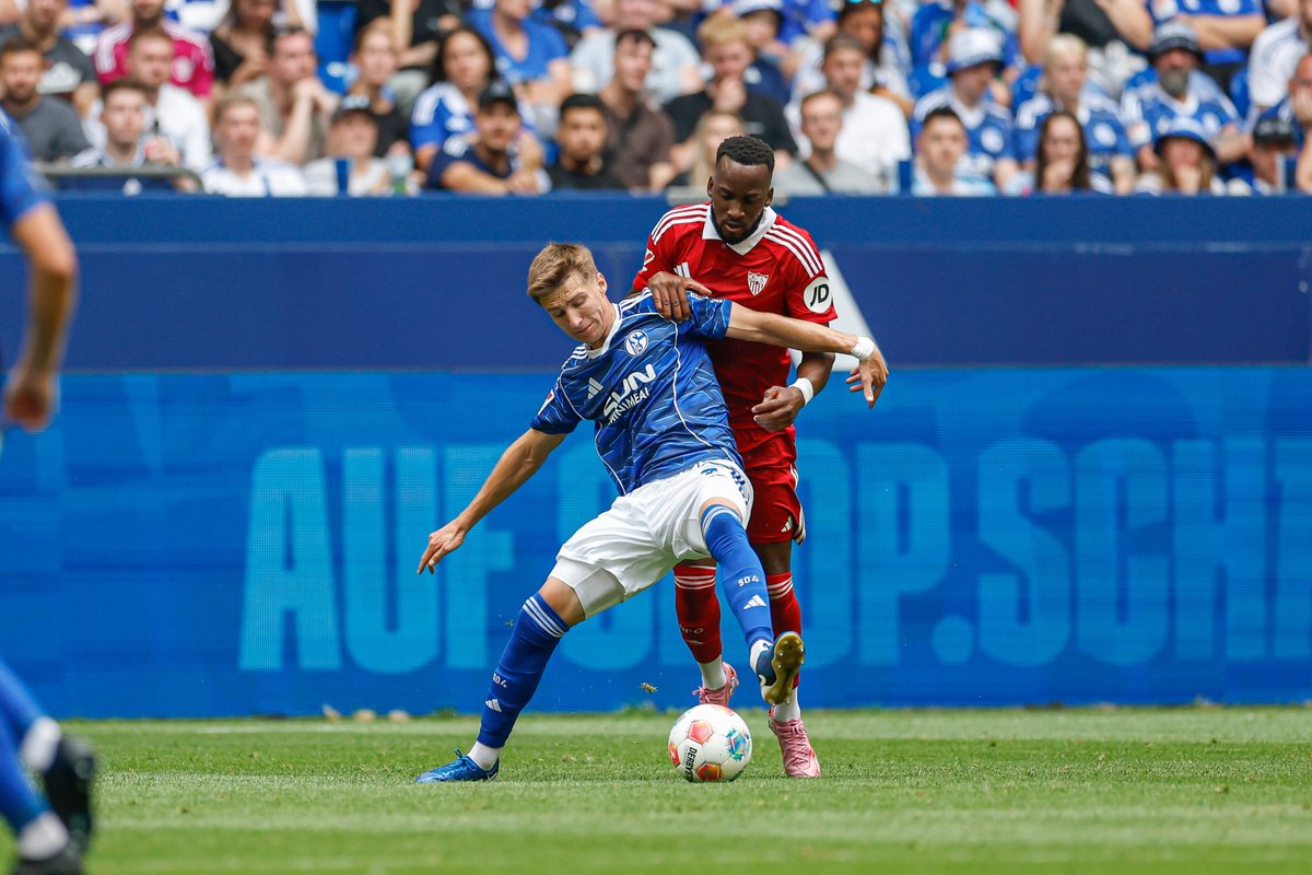 s04's tweet image. Die zweite Hälfte läuft, hier geht's zum Stream 👉 s04.de/S04SFC-2526-LI…
⏱️ 46' | #S04SFC 0:2 | #S04
