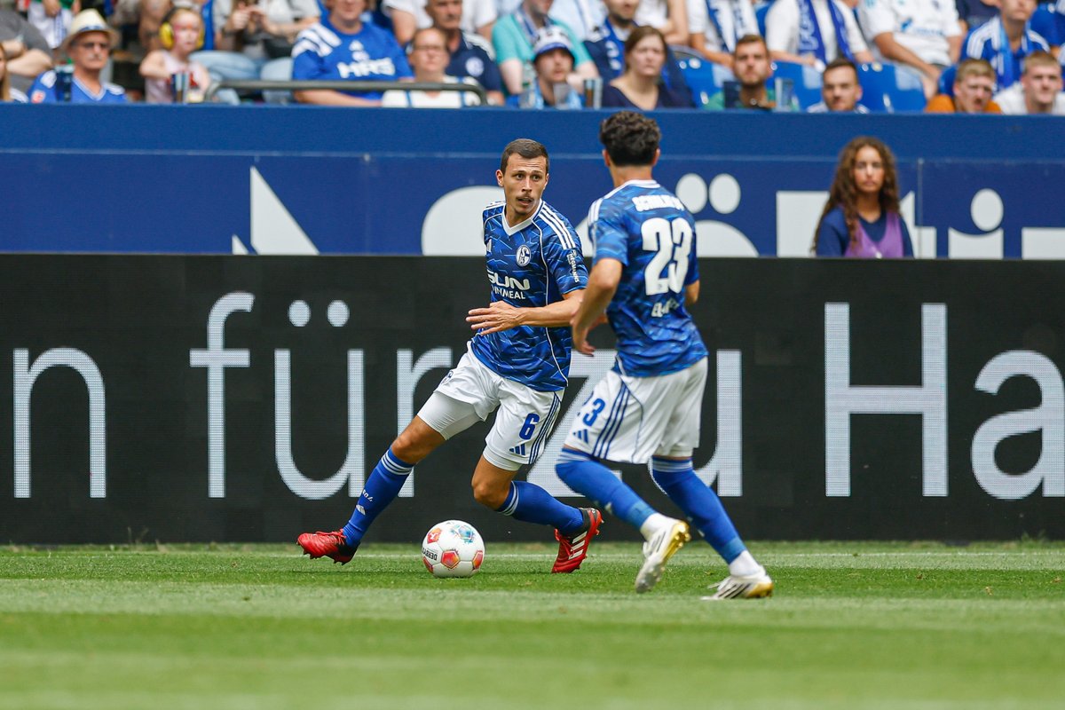 s04's tweet image. Die zweite Hälfte läuft, hier geht's zum Stream 👉 s04.de/S04SFC-2526-LI…
⏱️ 46' | #S04SFC 0:2 | #S04