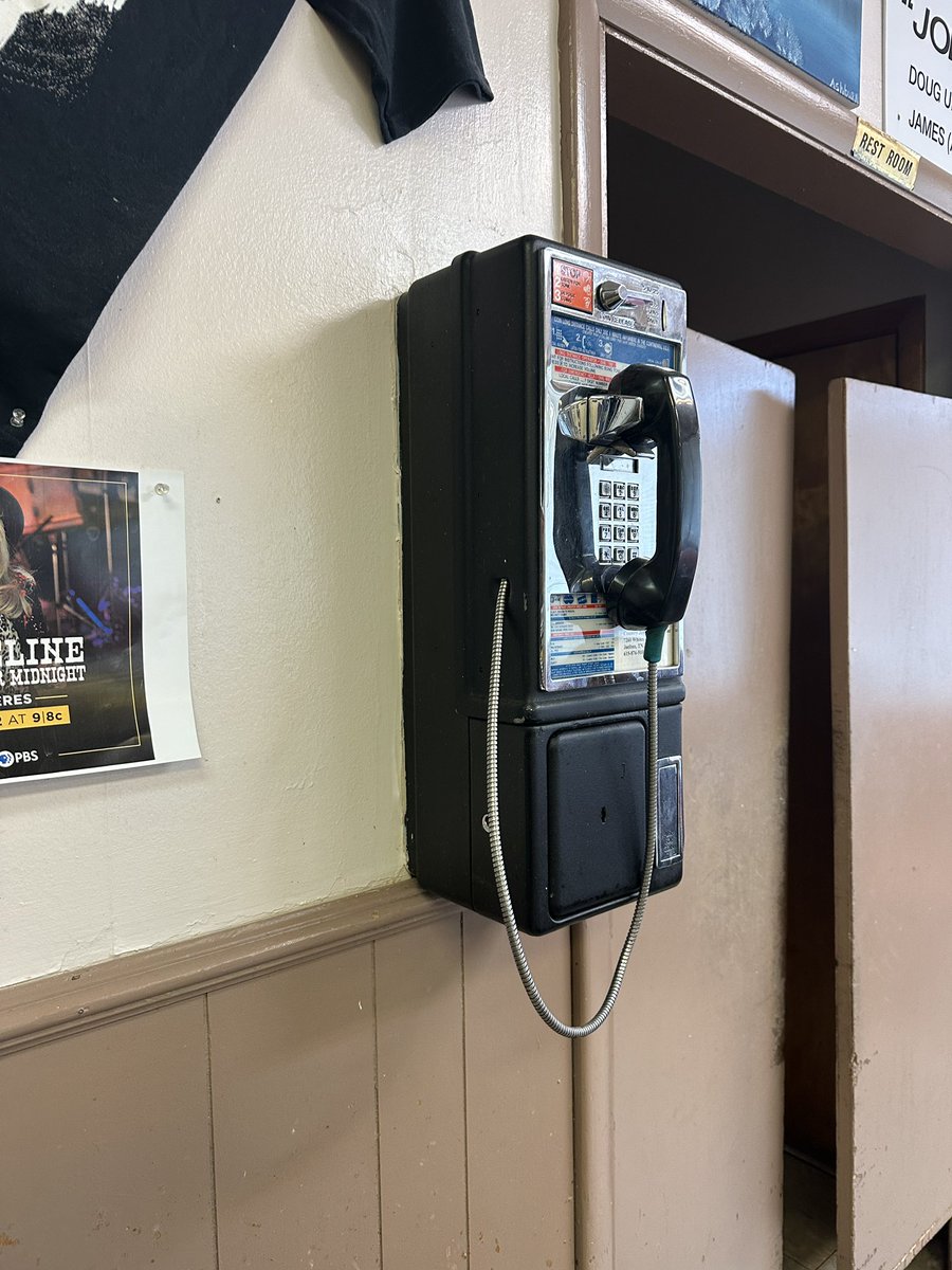 3sticksCGCS's tweet image. Still pay phones out there. Great local place for breakfast, The Country Junction in Joelton Tennessee. Even ordered the grits.