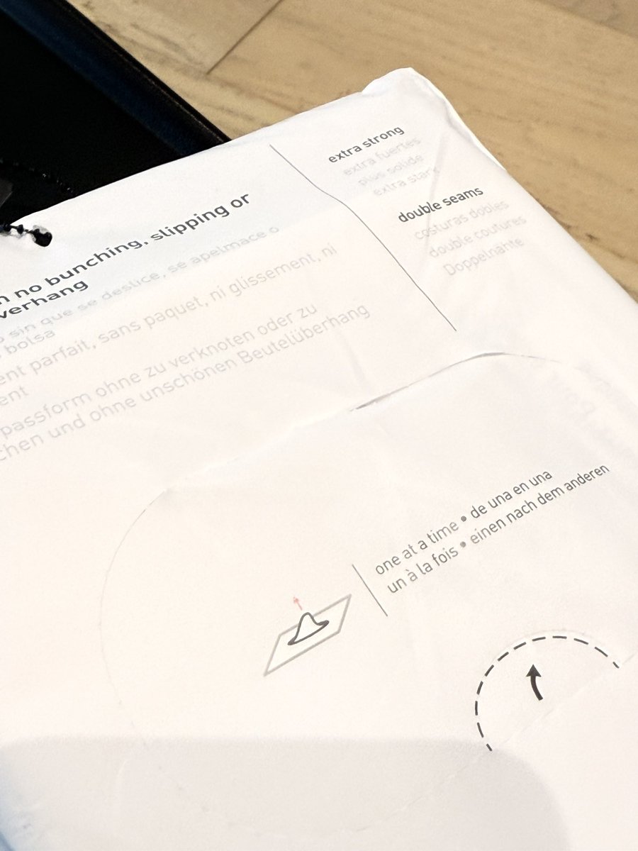 nickbakeddesign's tweet image. Even a garbage bin and its packing can be a delightful experience!
- Warning text, but supporting their product
- Sample garbage bags in the bin, the packaging is pre-torn so you don’t rip it apart
- Proper illustration and photography
- Even a warranty registration (5yrs)