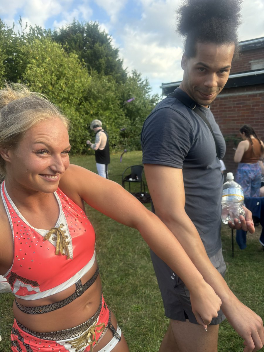 DEREISS_'s tweet image. Millie has fake tanned so much she is now darker than Omari