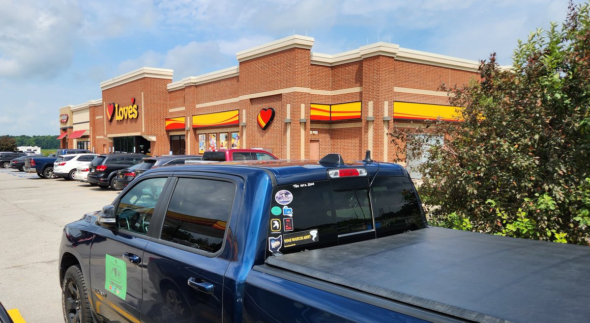 ChrisBrinker_Wx's tweet image. Fueling up the truck and our bodies @LovesTravelStop for today's chase with @PAStormTrackerz @ConnieBrinkerWx @JoshBrinker_Wx