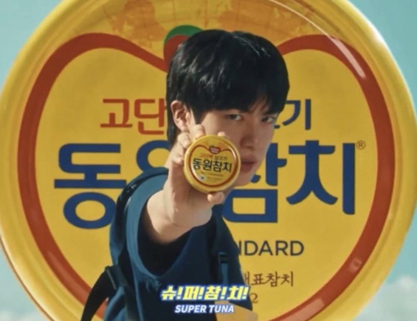 jinpastaa's tweet image. super tuna lore is so crazy like yes seokjin loves fishing so he lowk writes a fun song ab the said hobby for shits & giggles & as a gift for his fans but it ends up becoming viral cuz it’s ICONIC & FUN asl..to the point he ends up landing brand ambassadorship for canned tuna..😭