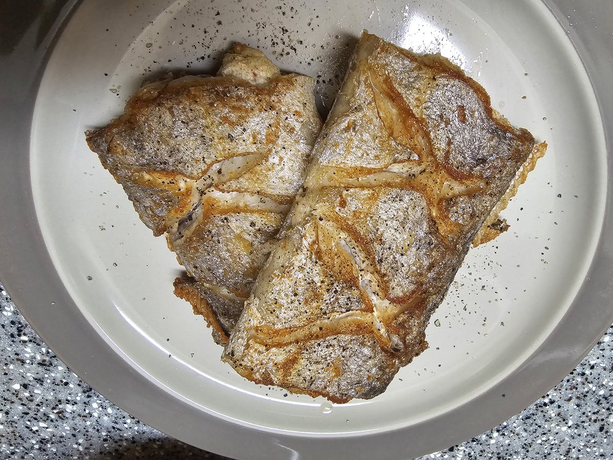 일주일 내내 죽만 먹었더니
진짜 죽을 맛이라서
집에서 갈치라도 구워 먹어보겠음.