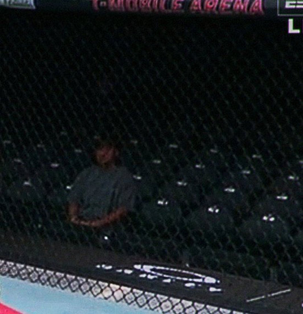 bIurt99's tweet image. Theo Von in attendance for the first prelim fight of the day at #UFCAbuDhabi