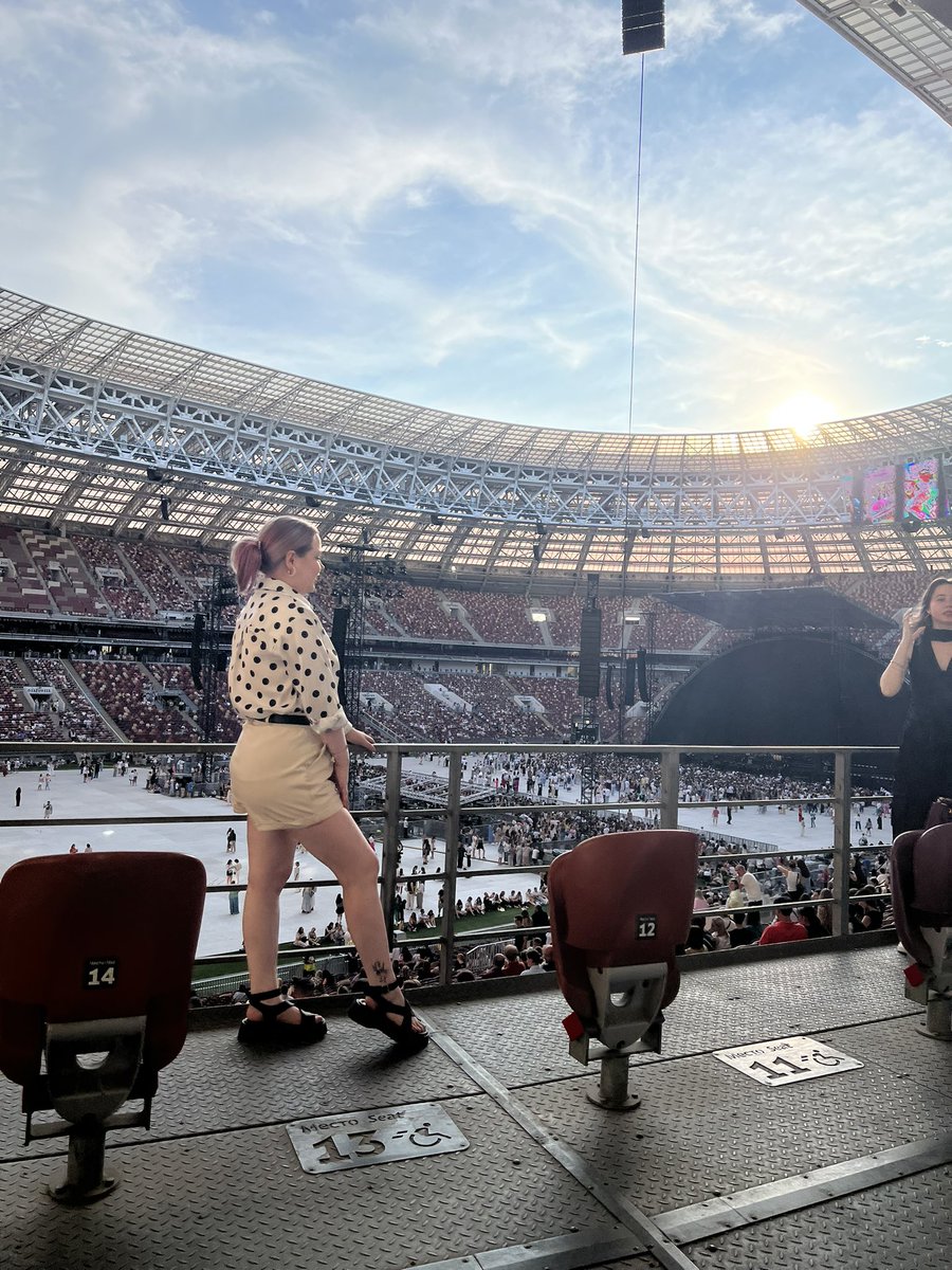 sorokamakeup's tweet image. Пришли слушать Лёнечку😍😍😍