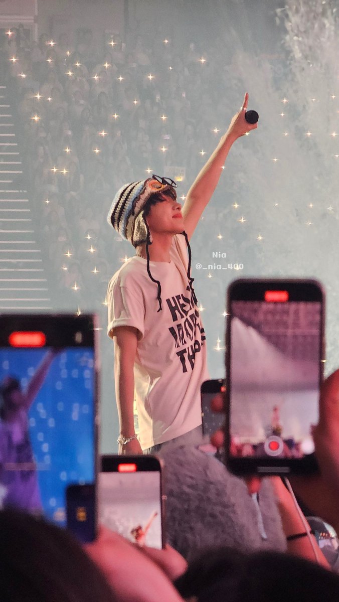 20250725 #명재현

스탠딩 뒤에서 찍은 재현이지만 너무 예뻐서••