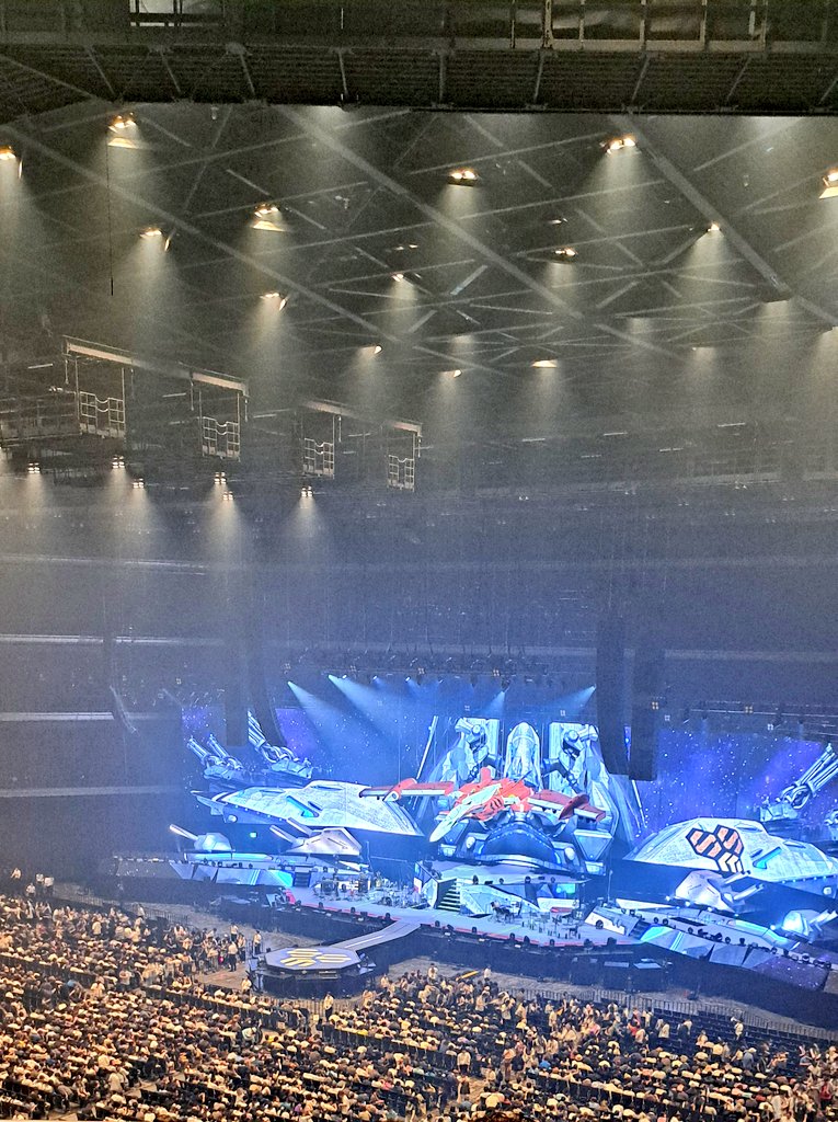 prince_ue4's tweet image. 武道館ライブ以来のマクロスFライブを
めっちゃ楽しんできた☆
また1話から映画まで全部見直したいなぁw
横浜のカレーは凄く美味しかった
#マクロスFギャラクシーライブ2025