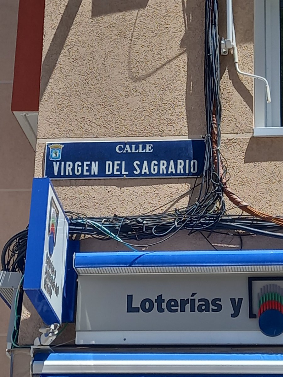 soykejas's tweet image. O mejorais el servicio de basuras (o el civismo de la gente) o retirar ese banco de ahí, que TODOS los días esta lleno y rodeado de 💩 @Lineamadrid @JMDCiudadLineal @BasuraLineal @MADRID @AlmeidaPP_ @MadridExiste @Todollenodekk @madrid_sucio #MadridEstaSucio @MalvarezNadia