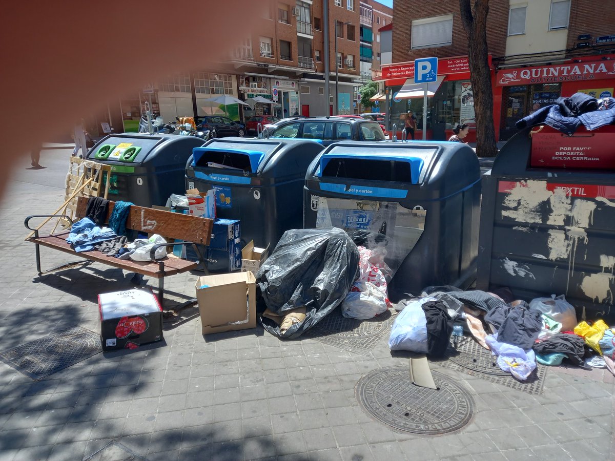 soykejas's tweet image. O mejorais el servicio de basuras (o el civismo de la gente) o retirar ese banco de ahí, que TODOS los días esta lleno y rodeado de 💩 @Lineamadrid @JMDCiudadLineal @BasuraLineal @MADRID @AlmeidaPP_ @MadridExiste @Todollenodekk @madrid_sucio #MadridEstaSucio @MalvarezNadia