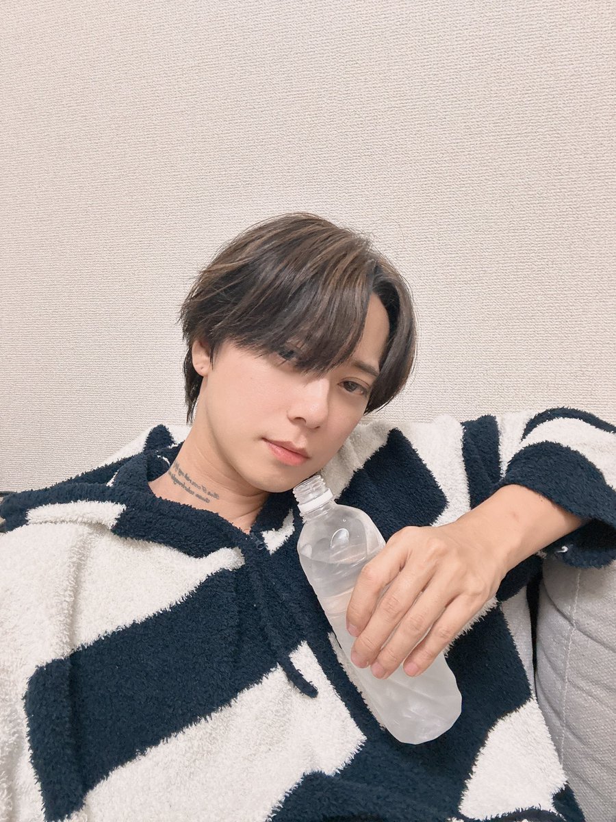 みんな帰っちゃったのであきらくんと飯食って帰宅〜　

イベントでお話できた方々ありがとうございました☺️✨

なんか「実物の方がいいです！」とか言ってもらったんだけど、声を大にして言ってくれよな！

じゃ、おやすみ✋