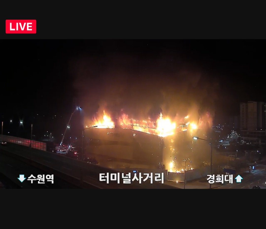 woorim6989's tweet image. 수원 모델하우스 큰 불...